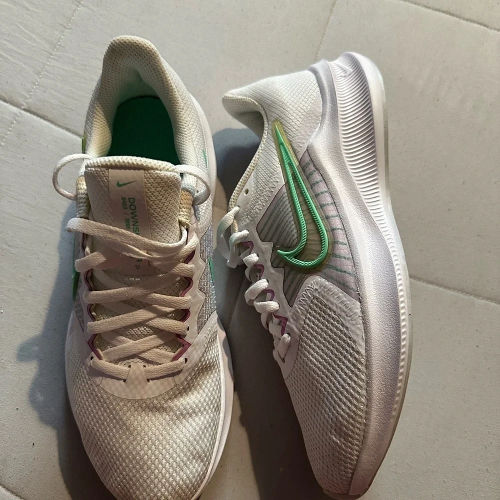 Nike Women's White and Mint Athletic Shoes
